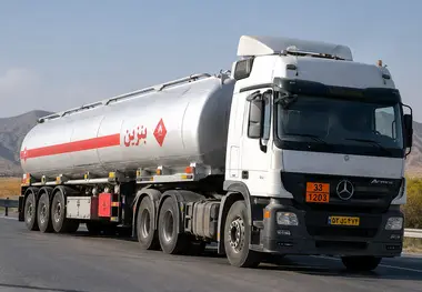 مطالبه رانندگان کامیون برای افزایش نرخ‌ حمل فرآورده های نفتی