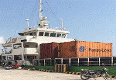 ورود اولین کشتی کانتینری به بندر دیر