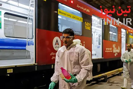 ضدعفونی کردن واگن‌های متروی تهران