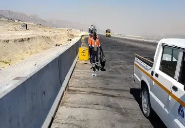 پاکسازی مستمر آزادراه شیراز اصفهان برای حفظ ایمنی و زیبایی بصری مسیر

