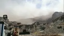 فیلم| ریزش کوه‌های اطراف گناوه بر اثر زلزله