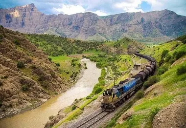 جابجایی بیش از ۲۲۳ هزار مسافر در راه آهن زاگرس طی ۷ ماه