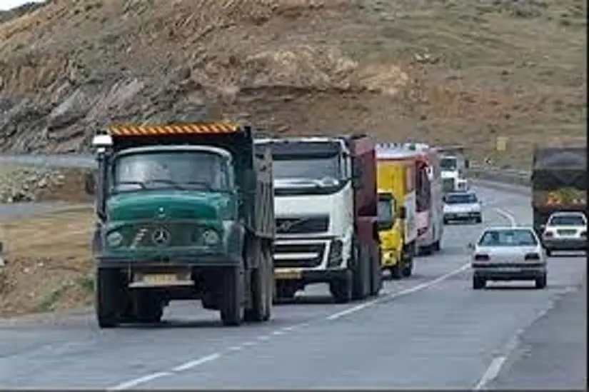 توقیف کامیون‌های حامل ۹۵ تن آهن قاچاق در پایانه مرزی چذابه 