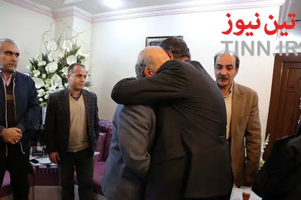 دیدار وزیر راه و شهرسازی با خانواده یکی از جانباختگان حادثه هواپیمای اوکراینی
