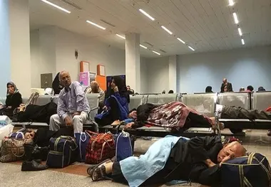 فیلم| انداختن توپ تاخیرهای پروازی در زمین مسافران