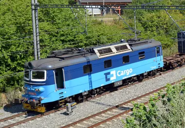 Train carries Czech beer and crystal to China