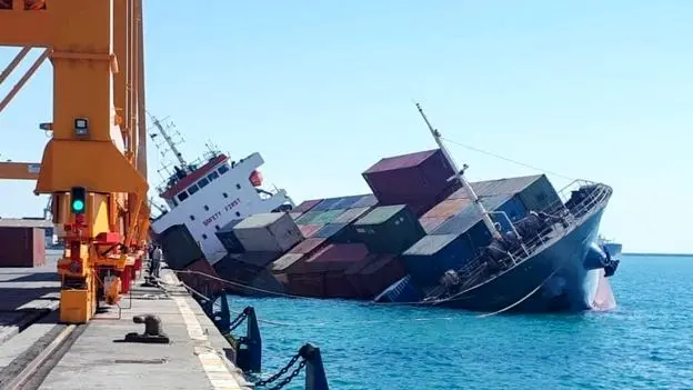 غرق شدن کشتی باری ایران در خلیج فارس
