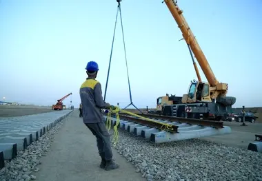 آغاز ریل‌ گذاری خطوط حومه‌ ای و تکمیل پروژه‌ های مسکن در خراسان رضوی