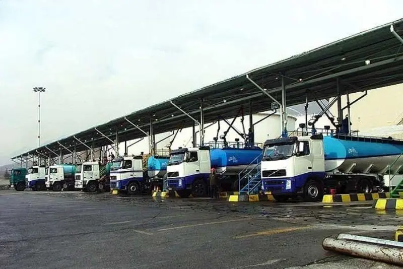 کمبود ناوگان حمل و نقل عامل تاخیر در رسیدن بنزین به جایگاه های سوخت مازندران است