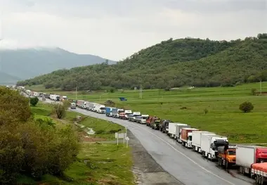 فیلم| مرز باشماق مملو از کامیون
