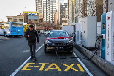 یزد در آستانه ورود تاکسی های برقی اینترنتی؛ گامی برای حمل ونقل پاک و ایمن