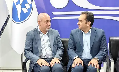  آیین امضای تفاهم نامه بین انجمن شرکت های حمل و نقل ریلی و شرکت بیمه معلم در حوزه بیمه تعهد پرداخت حقوق ورودی