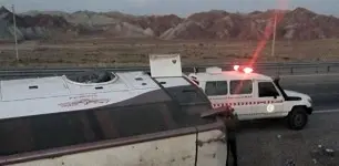 واژگونی اتوبوس اینبار در اتوبان زنجان- قزوین/ 12 نفر مجروح شدند 