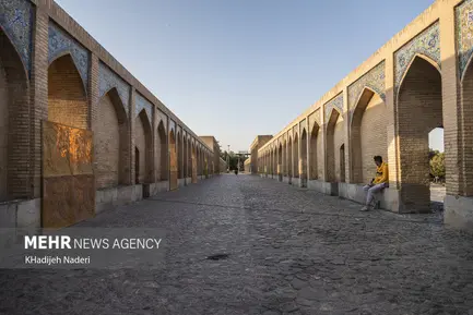 نصب جان پناه پل خواجو 