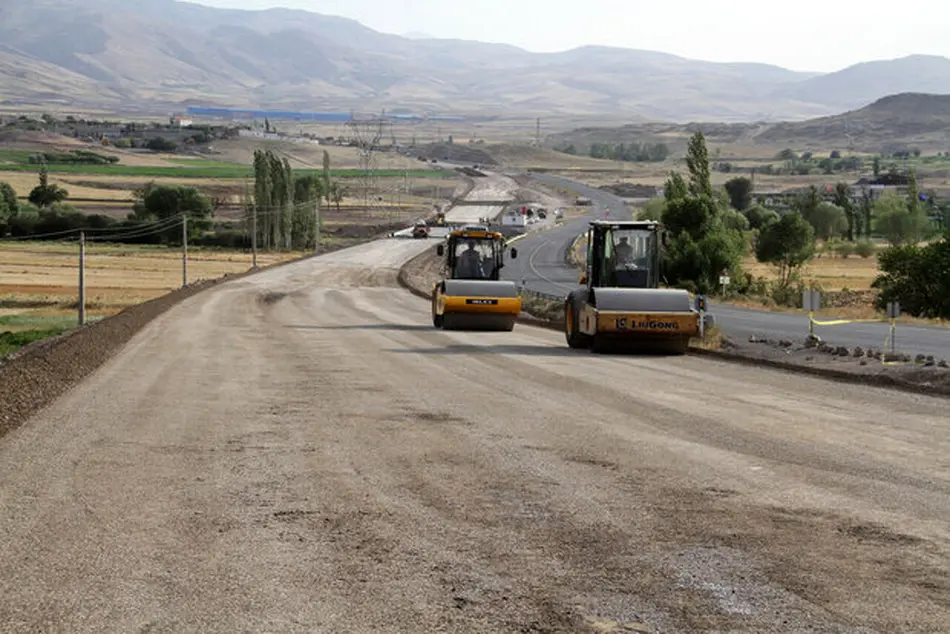 تسریع در اجرای پروژه های بزرگراهی استان اردبیل نیازمند تامین اعتبار است 