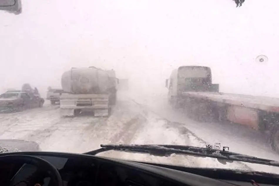 برف و باران در جاده‌های تهران-شمال/محور کندوان مسدود است