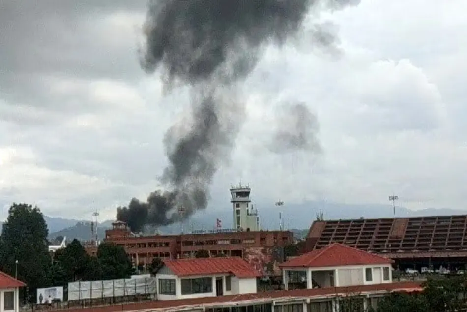 سقوط هواپیمای مسافربری در پایتخت نپال/ همه ۱۹ سرنشین کشته شدند+فیلم