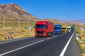 قفل گازوئیلی در دوغارون/ به سختگیر‌ی‌ سوخت کامیون‌ ها معترض هستیم