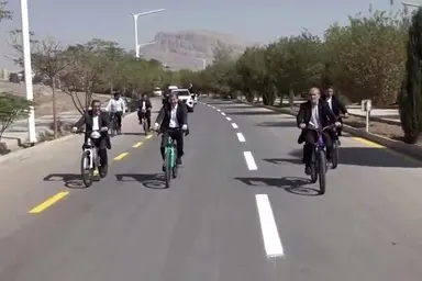 دوچرخه سواری رئیس جمهور در اصفهان