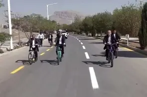 دوچرخه سواری رئیس جمهور در اصفهان