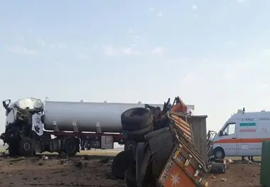 تصادف تانکر سوخت و تریلی در اصفهان با یک کشته