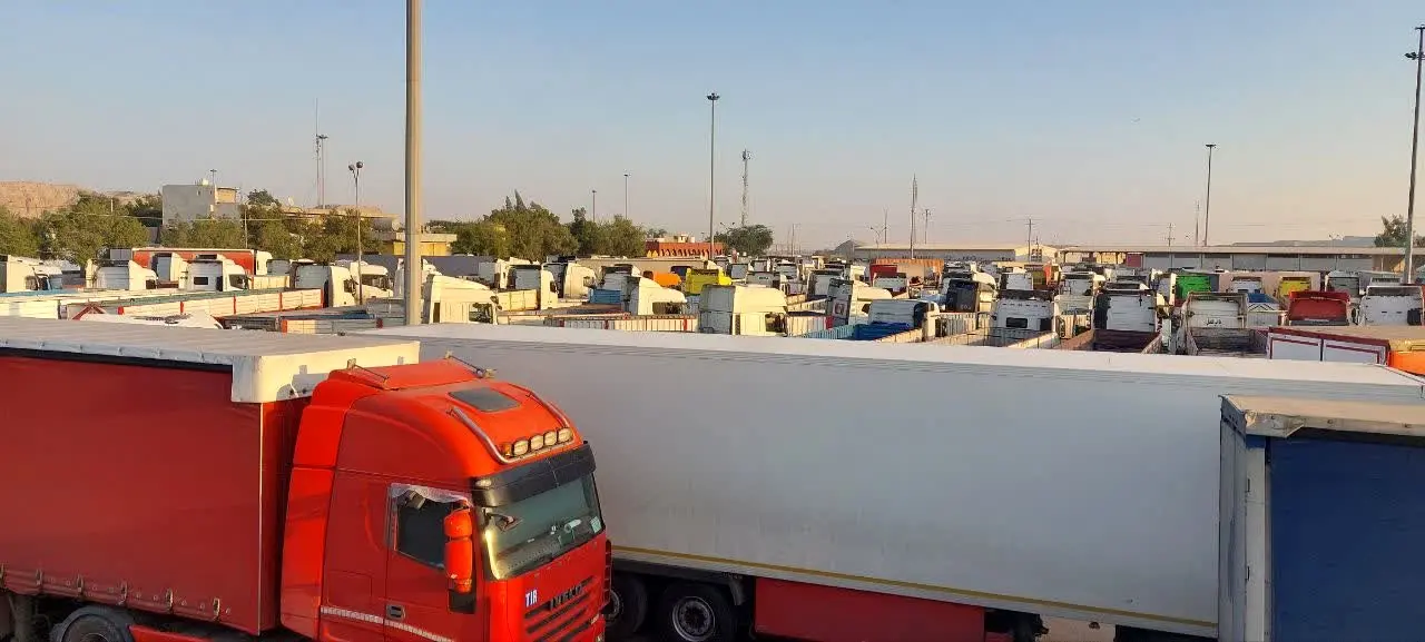 رانندگان کامیون از بومی گرایی در بندرعباس خبر دادند/ بی توجهی به دستورالعمل سازمان راهداری