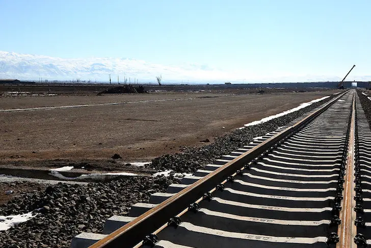 استاندار ایلام: راه‌آهن مهمترین زیرساخت مورد نیاز اربعین است
