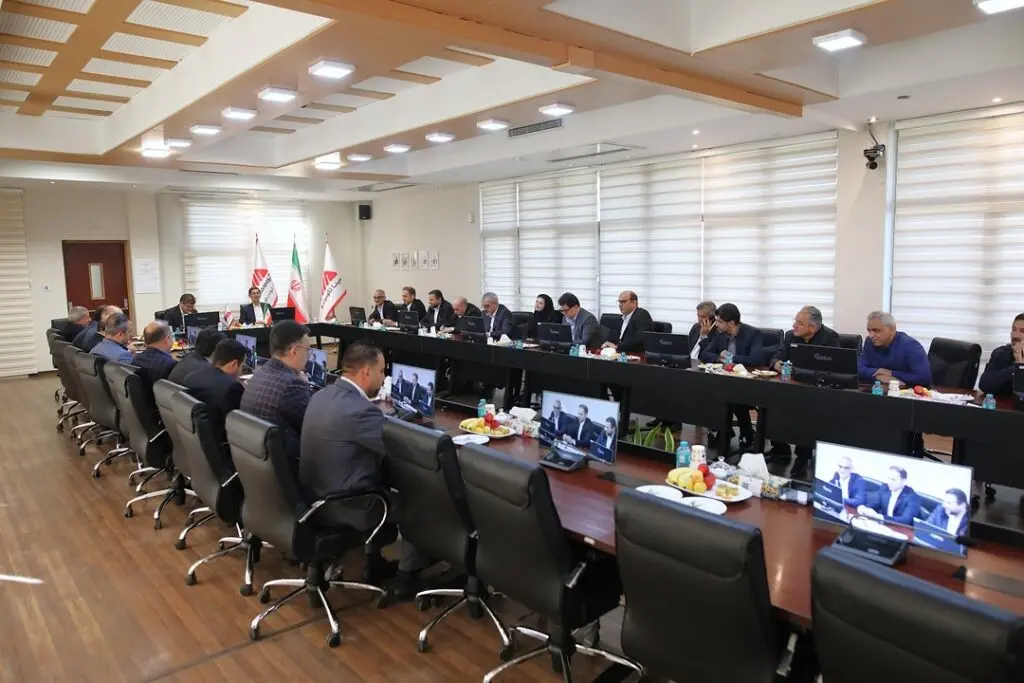 بازدید مدیرعامل راه‌آهن از کارخانه شرکت مهندسی و ساخت لکوموتیو مپنا (8)