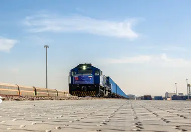 چهل و دومین قطار از چین امروز وارد کشور شد/ ورود همزمان قطار روسی به ایران