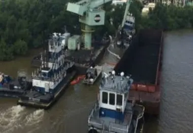 Vessel taking on water causes oil spill in Mississippi