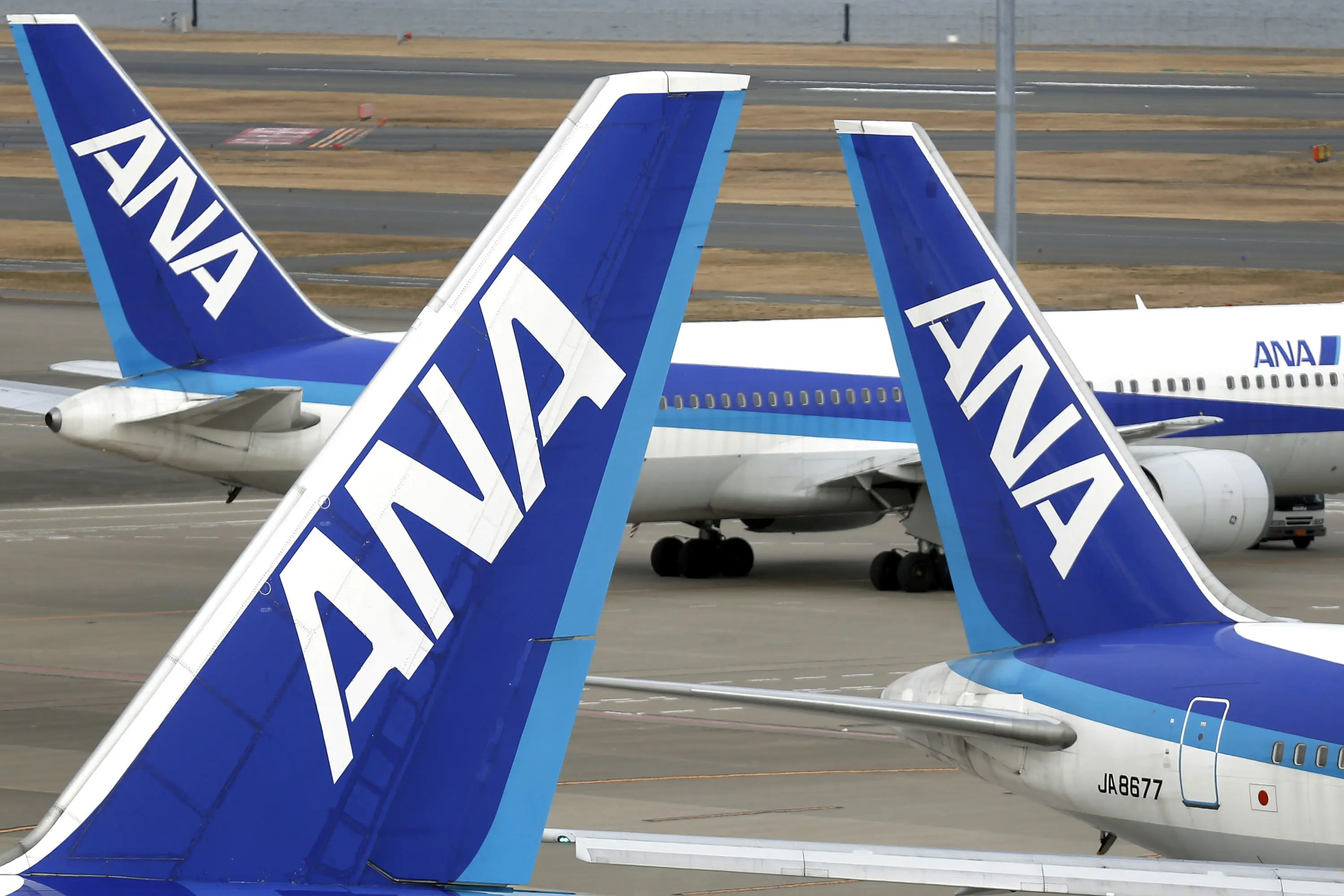 ANA 787 with engine problem makes emergency landing in Russia
