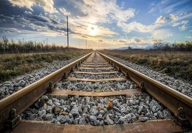 لزوم حل مشکل املاک واقع شده در حریم راه آهن تهران -تبریز