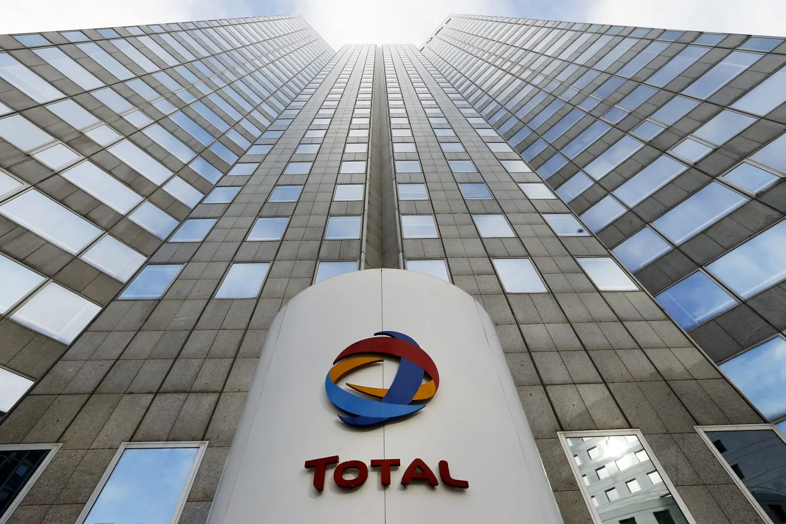 France’s Total to go ahead with major Iran gas project: CEO
