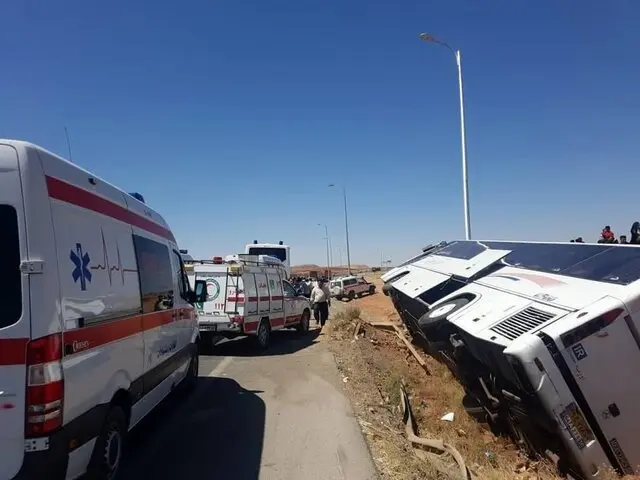26 مصدوم در حادثه واژگونی اتوبوس مسافربری در یزد
