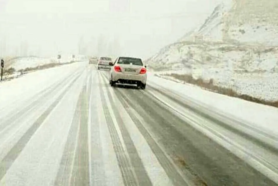 بارش برف و باران در محورهای مواصلاتی ۱۹ استان