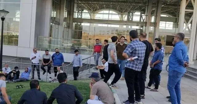 تجمع کارکنان مترو هشتگرد مربوط به مطالبات از مترو تهران بوده است