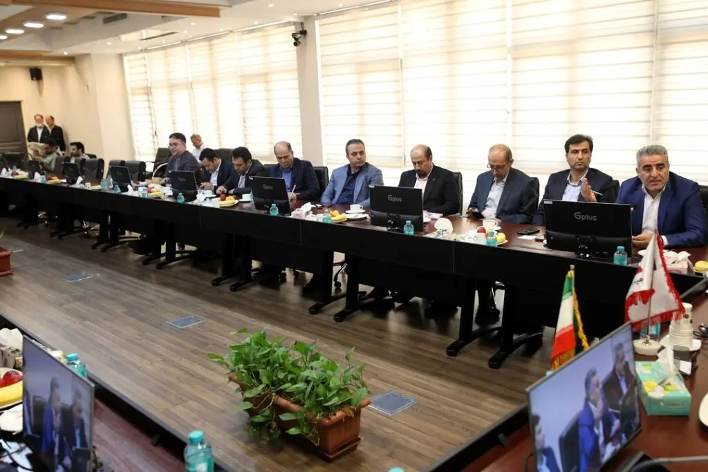 بازدید مدیرعامل راه‌آهن از کارخانه شرکت مهندسی و ساخت لکوموتیو مپنا (19)