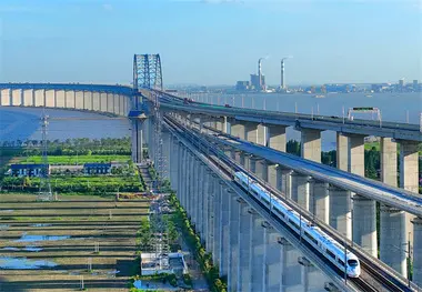 گسترش شبکه راه آهن پرسرعت تا مناطق کارست جنوب چین 