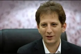 نخستین فیلم از رانندگی کامیون بابک زنجانی/ مهارت رانندگی بابک پشت فرمان تریلی! + فیلم
