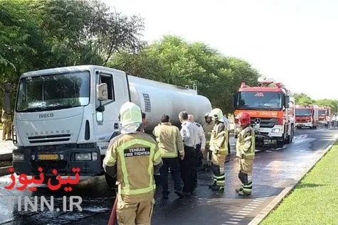 آتش‌سوزی تانکر 20 هزار لیتری حامل بنزین در بزرگراه آوینی + عکس