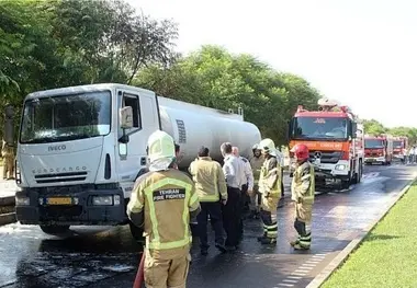آتش‌سوزی تانکر 20 هزار لیتری حامل بنزین در بزرگراه آوینی + عکس