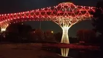 پل طبیعت قرمز شد
