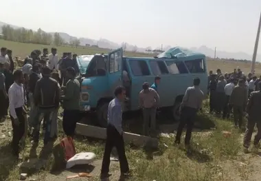 انحراف مینی بوس در جاده کیاسر ۸ مصدوم برجا گذاشت