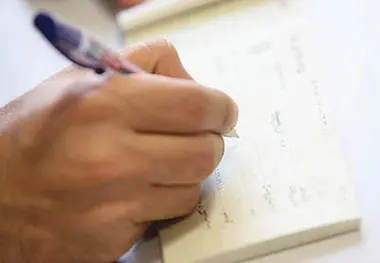 
یکی برسر شاخ، بن می‌برید...
