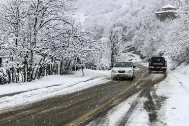 وضعیت تردد جاده های کشور ؛ جاده پونل به خلخال مسدود شد / بارش برف در گردنه های پر خطر