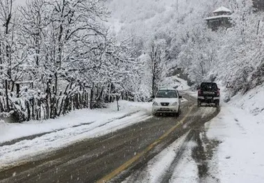 بارش برف و باران در جاده‌ های ۱۶ استان کشور