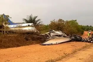 فیلم| هواپیمای برزیلی وسط بزرگراه به زمین نشست!
