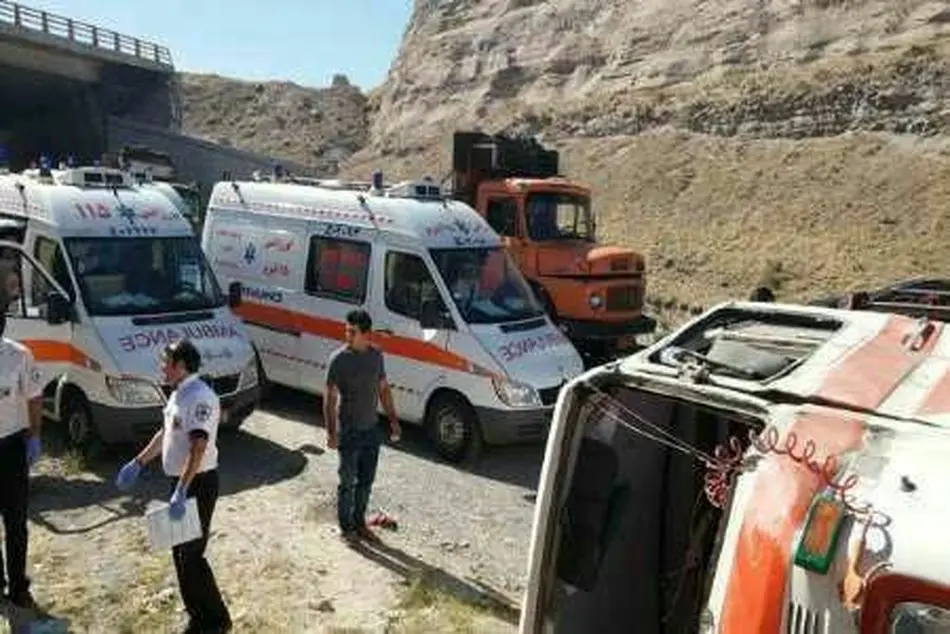 بریدن ترمز؛علت واژگونی سرویس مدرسه در مسیر ایرانشهر 
