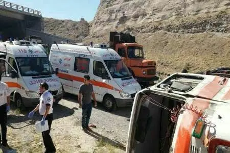 بریدن ترمز؛علت واژگونی سرویس مدرسه در مسیر ایرانشهر ‌