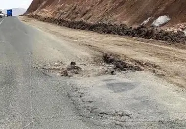 جاده میاندوآب بوکان برای رانندگان کامیون غیر قابل استفاده شد+ فیلم